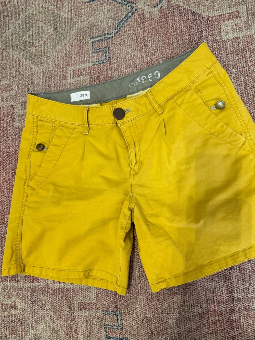 Gap low slung sulpha green/yellow soft chinos 6inch inseam size 6/28